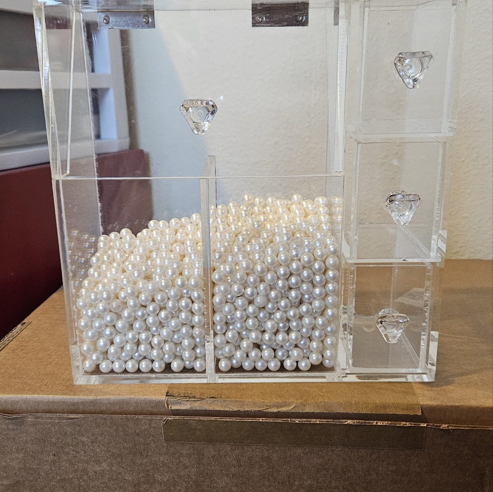 Clear Acrylic Makeup Brush Storage And Organizer with Pearl Accents - Picture 8 of 9
